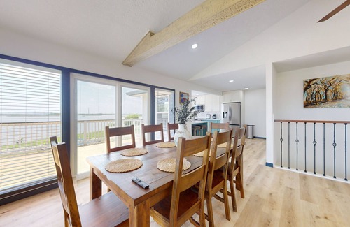 Barrett Casa | 3-bedroom home with washer/dryer, TV, free internet, poon & amazing water view