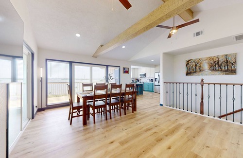 Barrett Casa | 3-bedroom home with washer/dryer, TV, free internet, poon & amazing water view