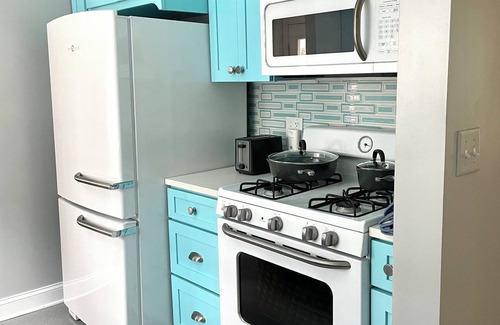 Dicken Casa | 3 Bedroom House 1 Block from Michigan Stadium