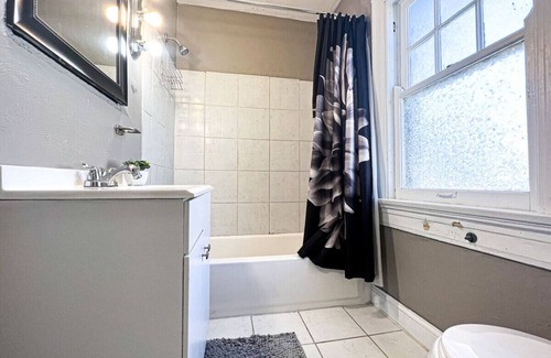 Dayton Casa | 3 Bedroom House, 7 Beds, Sleeps 10, Dayton