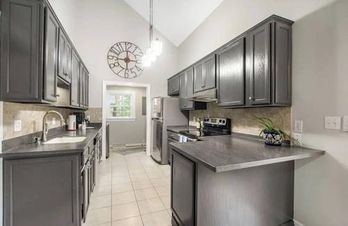 Richmond Casa | 3-bedroom house close to everything with private fenced in backyard.