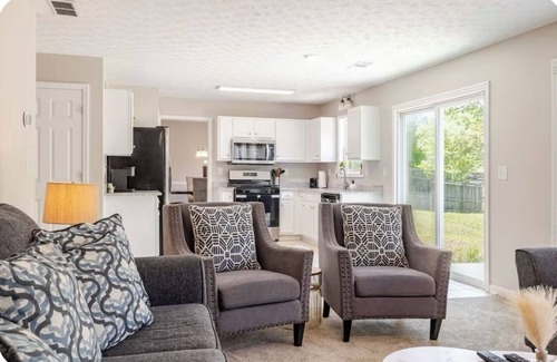 Lawrenceville Casa | 3-bedroom house in charming Lawrenceville with Game Room, Arcade, WiFi, AC.