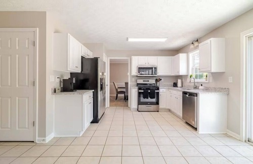 Lawrenceville Casa | 3-bedroom house in charming Lawrenceville with Game Room, Arcade, WiFi, AC.