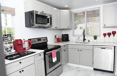 Wheaton-Glenmont Casa | 3-bedroom house in fabulous Silver Spring with WiFi, AC