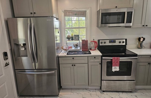 Wheaton-Glenmont Casa | 3-bedroom house in fabulous Silver Spring with WiFi, AC