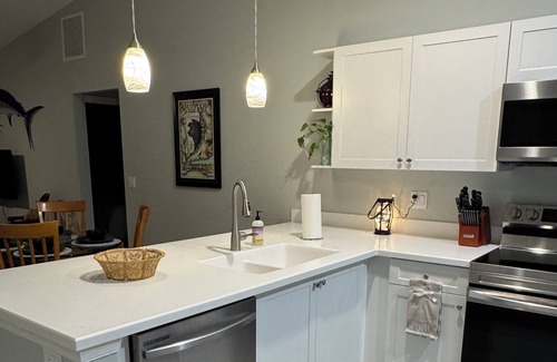 Stuart Casa | 3-bedroom house in charming Stuart with AC, fitness room. Start relaxing