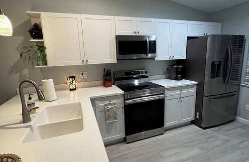 Stuart Casa | 3-bedroom house in charming Stuart with AC, fitness room. Start relaxing