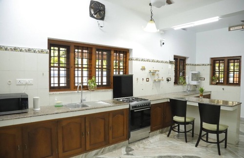 North Paravur Casa | 3-bedroom house in fabulous Varapuzha with WiFi and AC