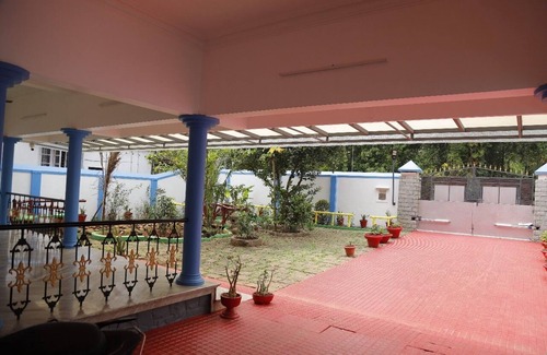 North Paravur Casa | 3-bedroom house in fabulous Varapuzha with WiFi and AC