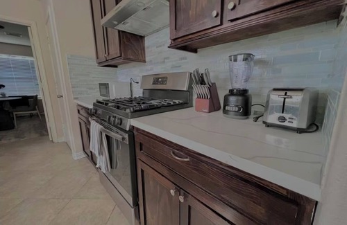 Southbelt/Ellington Casa | 3-bedroom house in lovely Houston with AC, WiFi