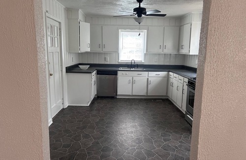 Augusta Casa | 3-bedroom house in Martinez. Bring your own furniture or we can furnish for you