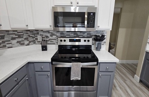 Mariner Casa | 3-bedroom house in phenomenal Cape Coral with private yard and pool/spa