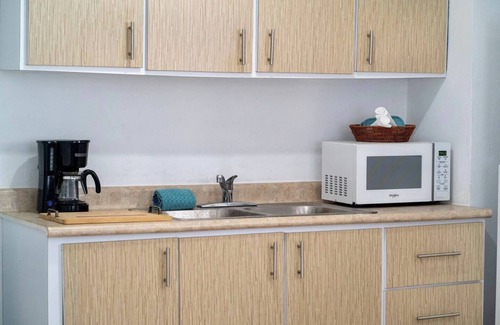 Algarrobo Casa | 3-bedroom house in peaceful Vega Baja with AC,