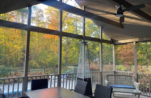 Malta Casa | 3-bedroom house in Saratoga MINUTES to track with pool, hottub, pool table