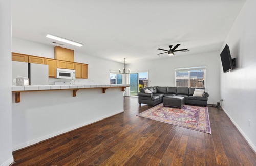 Bakersfield Casa | 3-bedroom house in delightful Bakersfield with WiFi, AC