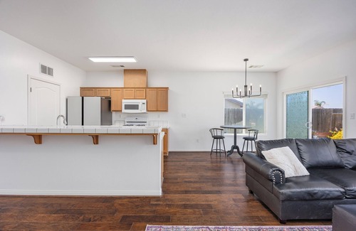 Bakersfield Casa | 3-bedroom house in delightful Bakersfield with WiFi, AC