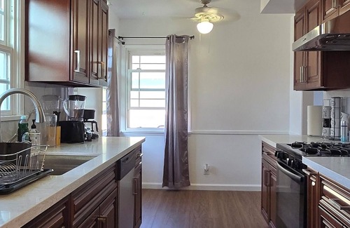 Midway City Casa | 3-bedroom house in peaceful Midway City near Disneyland