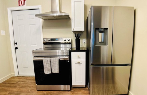 Highland Park Casa | 3-bedroom house in lovely SA with AC, WiFi. Short Commute to Top Attractions.
