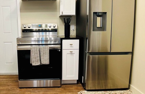 Highland Park Casa | 3-bedroom house in lovely SA with AC, WiFi. Short Commute to Top Attractions.