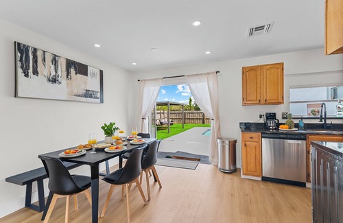 Westgate Casa | 3-bedroom house in charming West Palm Beach with WiFi, AC