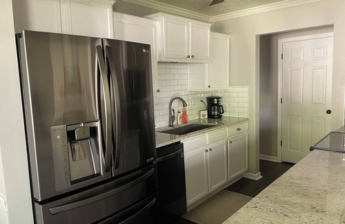 Lexington Casa | 3-bedroom King Suite Garage with WiFi