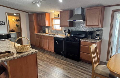 Northwest Casa | 3-bedroom lake house in peaceful Montpelier with AC, WiFi. Enjoy your stay