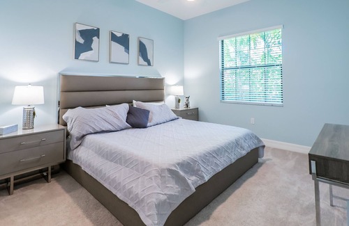 North Naples Villa | 3 Bedroom Lake View in luxury private community- minutes from beach, restaurants