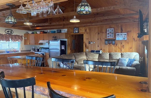 Maidstone Casa | 3 Bedroom Lakefront home on Maidstone Lake