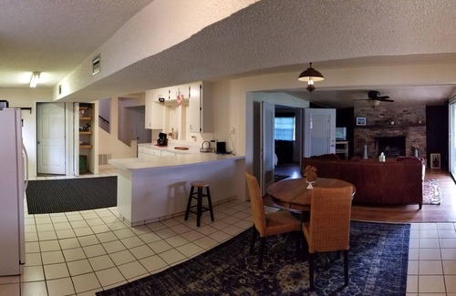 Hampton Casa | 2 dormitorios Lakeview Cottage w / lago y acceso al muelle