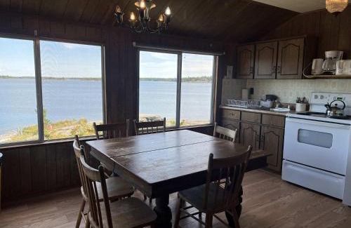 Carling Casa | 3-bedroom Lakeview Cottage - Rockwood #8