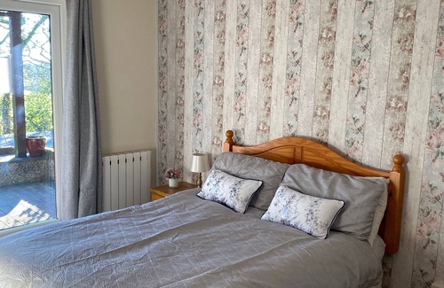 St. Ann's Chapel Cabina | 3 bedroom lodge on holiday park, sleeps 6 with hot tub