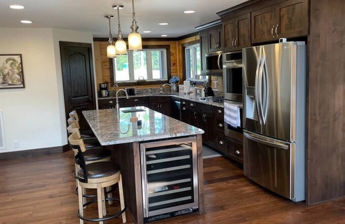 Granite Falls Cabina | 3-bedroom log cabin just steps from Lake Rhodhiss with private boat dock.
