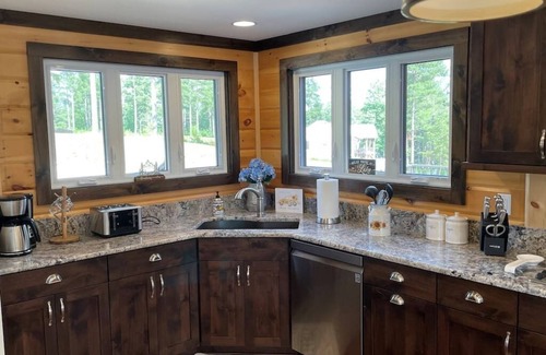 Granite Falls Cabina | 3-bedroom log cabin just steps from Lake Rhodhiss with private boat dock.