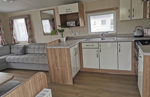 Layer Marney Cabina | 3 Bedroom Mersea Beach Retreat-Getaway by the Sea