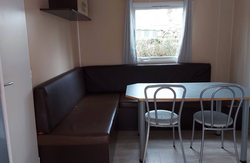 Saint-Cheron Casa | 3-bedroom mobile home sleeps 6