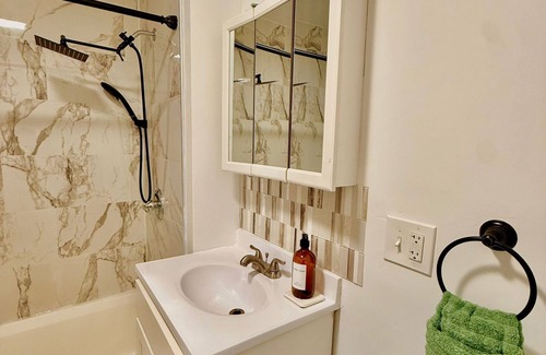 Weequahic Apartamento | 3 Bedroom Modern Stay-Close to Newark Airport, NYC & Shopping