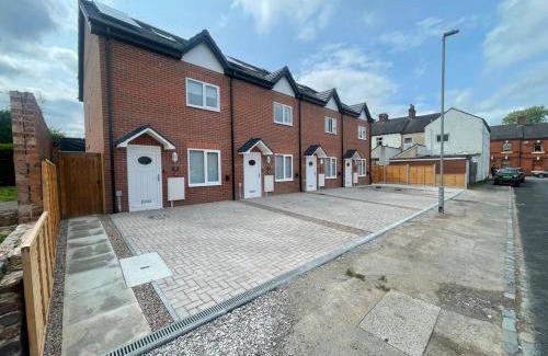 Tunstall Casa | 3 Bedroom New House Sleeps 5 with FREE Parking&WiFi-B