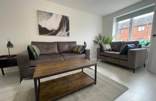 Tunstall Casa | 3 Bedroom New House Sleeps 5 with FREE Parking&WiFi-B