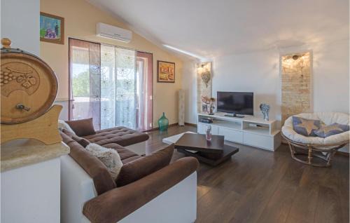 Kurili Apartamento | 3 Bedroom Nice Apartment In Kanfanar