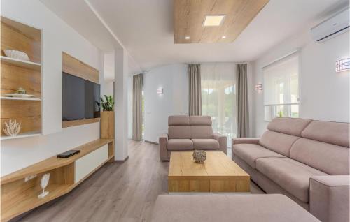 Marceljani Casa | 3 Bedroom Nice Home In Labin