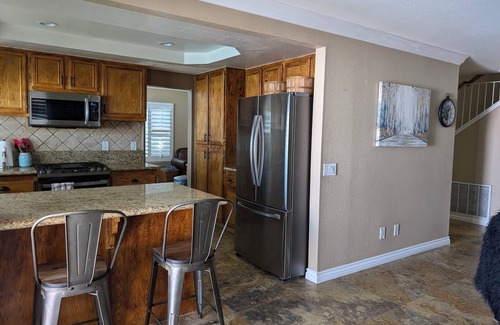 Ontario Casa | 3-bedroom pool house in amazing Ontario with WiFi, AC. Start your getaway now