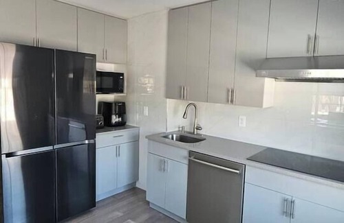 North New Hyde Park Casa | 3 Bedroom Renovated Model House