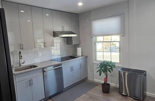 North New Hyde Park Casa | 3 Bedroom Renovated Model House