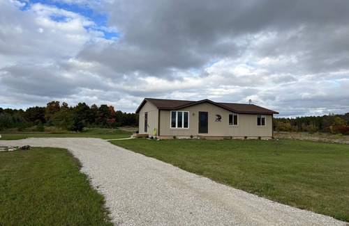 Sturgeon Bay Casa | 3 Bedroom - Room to park boat! - Close to water & Potawatomi State Park