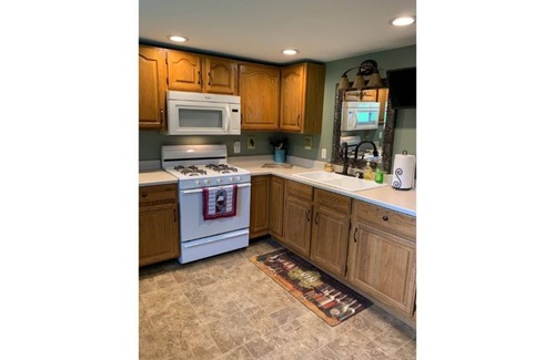 East Palmyra Casa | 3 Bedroom's with 4 beds, 1/2 wrap around porch, patio, 2 firepits, outdoor bar!
