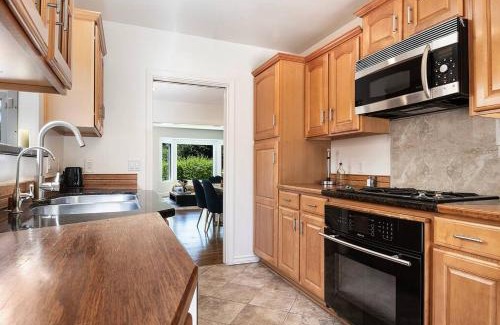 Sherman Oaks Casa | 3-Bedroom Sherman Oaks House Near Universal Studios