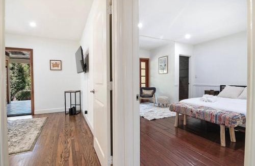 Sherman Oaks Casa | 3-Bedroom Sherman Oaks House Near Universal Studios