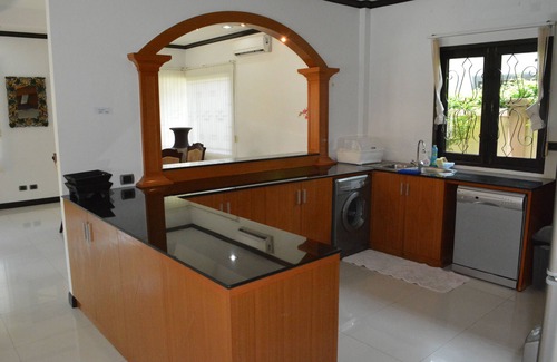 Na Chom Thian Villa | 3 dormitorios al sur de Pattaya frente a la playa, frente a la playa de 300 m, pueblo cerrado