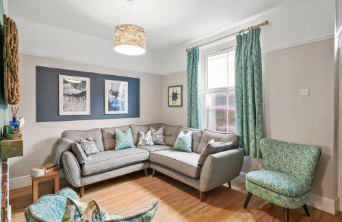 Portsmouth Casa | 3-Bedroom Stylish & Spacious Townhouse, Perfect for Groups and Family, Sleeps 6 with Free On-Street Parking Permit, Southsea - WORK CONTRACTORS OFFER AVAILABLE! - by Blue Puffin Stays