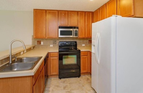 Orlando Casa | 3 Bedroom Townhome 420978 by Houzlet
